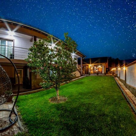 Casa Alex Hotell Novaci-Străini Exteriör bild