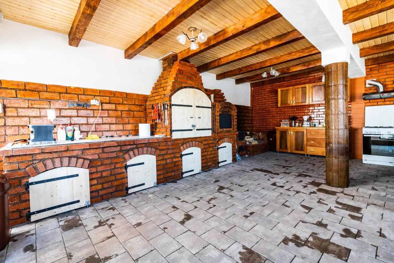 Casa Alex Hotell Novaci-Străini Exteriör bild