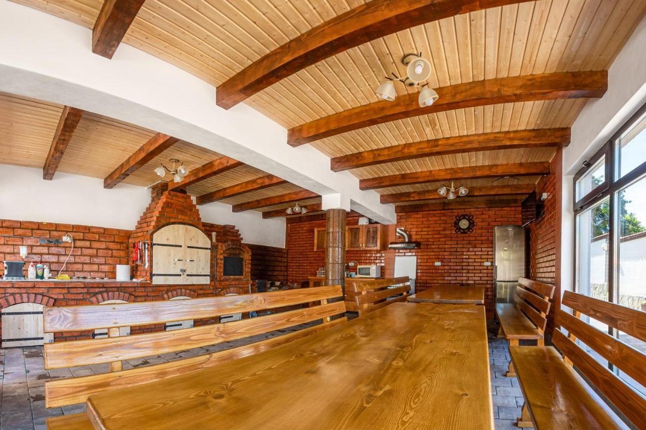 Casa Alex Hotell Novaci-Străini Exteriör bild